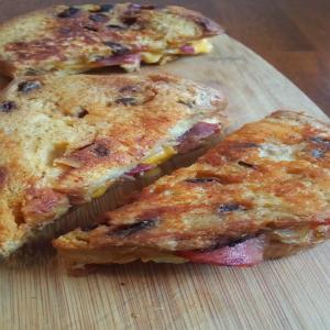 Raisin Bread Cheese Sandwiches_image