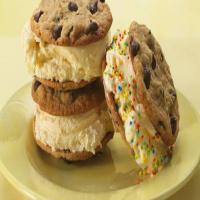 Cookie Ice Cream Sandwiches_image