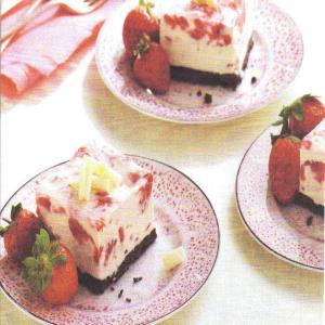 Frozen Strawberry-White Chocolate Mousse Squares_image