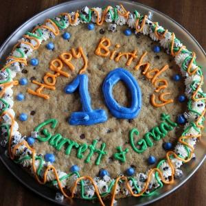 Giant cookie recipe - Chocolate chip cookie pizza recipe_image