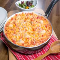 Spicy Chicken Mac and Cheese Skillet image