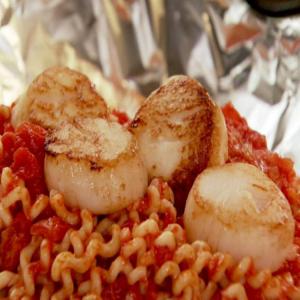 Seafood Pasta in a Foil Package_image