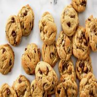 Soft and Chewy Chocolate Chip Cookies_image