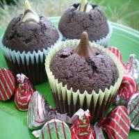 Double Kisses Chocolate Cupcakes_image