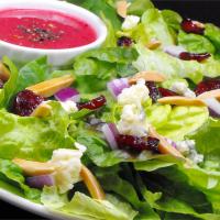 Green Salad with Cranberry Vinaigrette_image