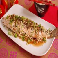 Steamed Cantonese-style fish with spicy noodles_image