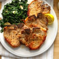 Sauteed Pork Chops with Garlic Spinach_image