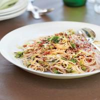 Spaghetti with Savoy Cabbage and Breadcrumbs image