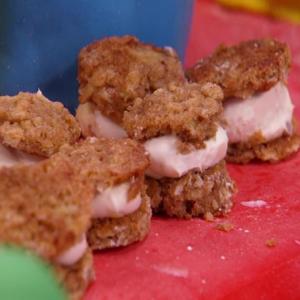 Fruitcake Cookie Sandwiches_image
