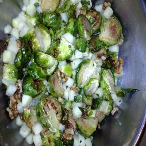 Brussels Sprouts With Candied Walnuts and Green Apple_image