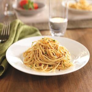 Spaghettini With Garlic, Red Pepper & Extra Virgin Olive Oil_image