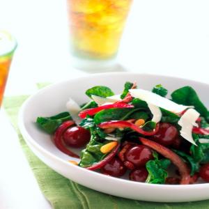 Spinach Salad with Grapes and Pancetta_image
