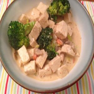Easy Vegan Red Curry with Tofu and Vegetables_image