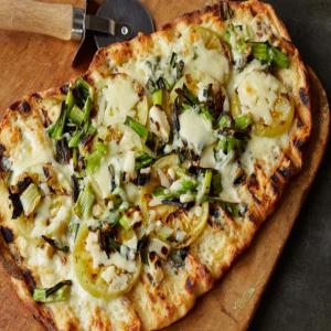 Green Tomato and Cheddar Pizza image