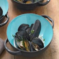 Spanish Inspired Mussels Recipe image