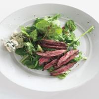 Grilled Skirt Steak and Arugula Salad with Roquefort and Catalina Dressing_image
