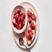 Strawberry-Goat Cheese Tartine image
