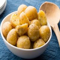 Boiled Potatoes with Butter_image