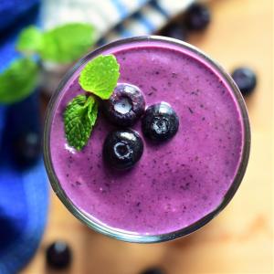 Blueberry Almond Milk Smoothie_image