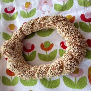 Koulóuria (Greek Sesame Bread Rings)_image