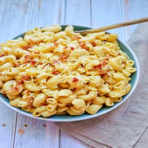 Creamy Instant Pot® Bacon Macaroni and Cheese_image