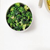 Broccoli & peas with sesame seeds, soy & honey image