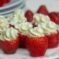 Low-Carb Cheesecake-Stuffed Strawberries_image