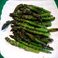 Roasted Asparagus With Garlic Dressing_image