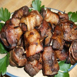 CHAR-GRILLED BACON WRAPPED VENISON BITES_image