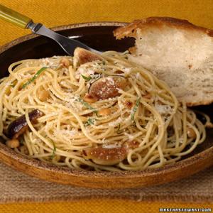 Spaghetti with Figs, Basil, Brown Butter, and Hazelnuts_image
