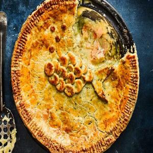 Creamy leek, potato, cheddar & chive fish pie_image