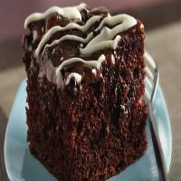 Chocolate Chip-Caramel Poke Cake_image