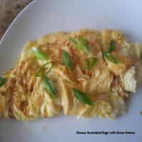 Cheesy Scrambled Eggs With Green Onions_image