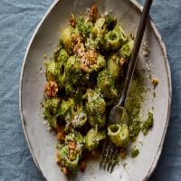 Broccoli-Walnut Pesto Pasta image