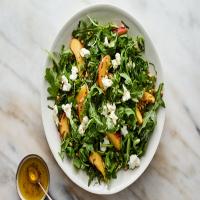 Arugula Salad With Peaches, Goat Cheese and Basil_image