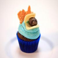 Praline Mac Nut Crunch Cupcakes image