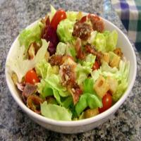 BLT Salad with Garlic Croutons_image