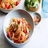 No-Cook Tomato-Tuna Sauce with Spaghetti image
