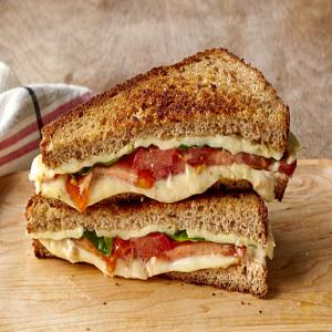 Grilled Cheese with Spinach and Pepper Jack_image