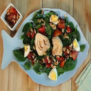 Tuna Spinach Salad with Strawberries Recipe - (4.7/5)_image