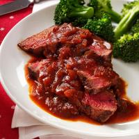 Grilled Sirloin with Chili-Beer Barbecue Sauce_image