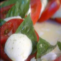 Paula's Mozzarella and Tomato Salad_image