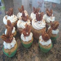 Hummingbird Cupcakes with Cream Cheese-Maple Frosting and Praline Topper_image