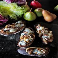 Gorgonzola Walnut Crostini With Pear Salad image