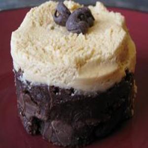 Fluffy Peanut Butter Frosting_image