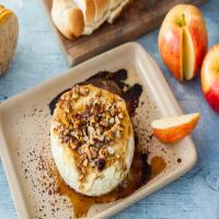 Baked Brie with Caramelized Pecans_image