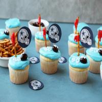 Decorated Football Poke Cupcakes_image