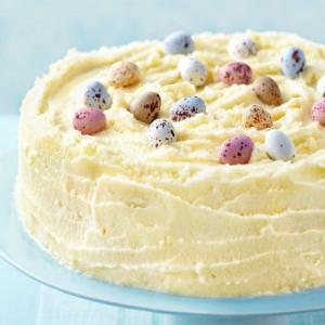 Frosted white chocolate Easter cake_image
