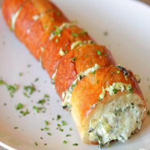 Spinach and artichoke stuffed garlic bread_image