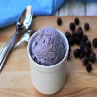 Keto No-Churn Blueberry-Maple Ice Cream_image